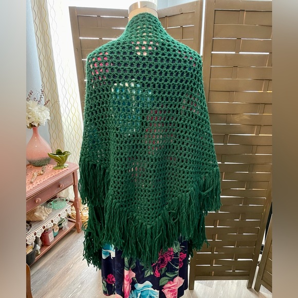 Vintage Crochet Shawl - Picture 2 of 4